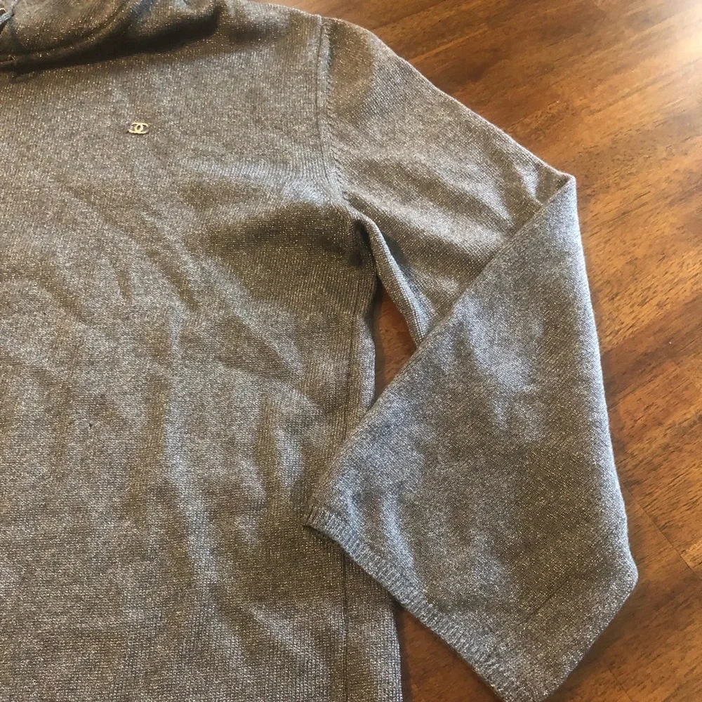 Pre-loved Chanel sparkly gray hoodie in size 44!
